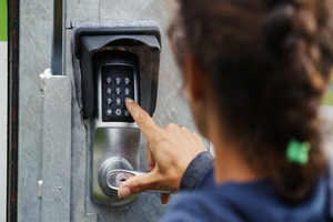 COMMERCIAL LOCKSMITH SERVICES - NEXT DOOR LOCKSMITH SERVICE